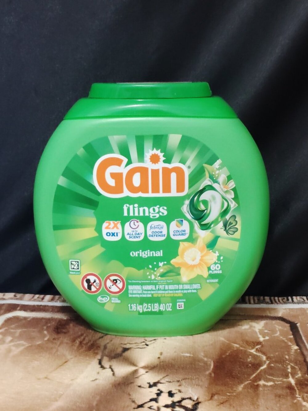 Gain flings! Original 3 - 1 Oxi & Febreze HE Concentrated Laundry Detergent Pods
